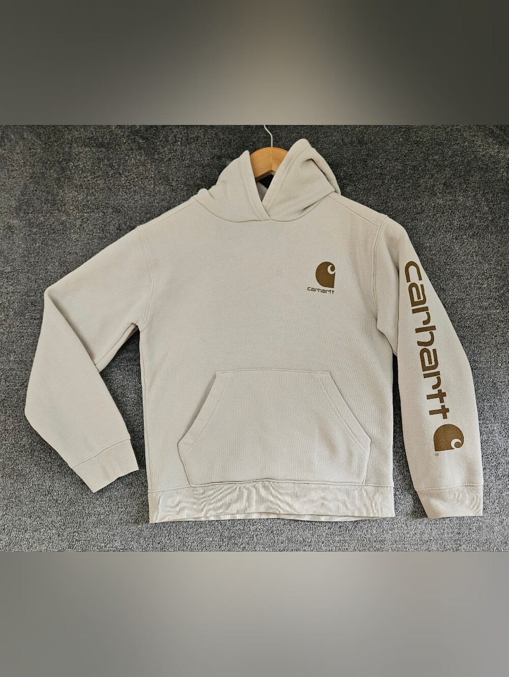 Carhartt Boys Youth Graphic Sleeve Logo Pullover Hoodie Cream Beige Size M 10-12